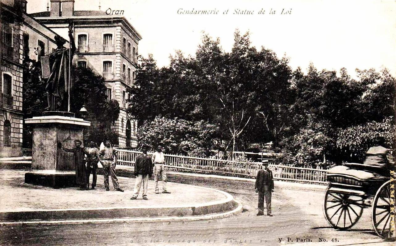2383- Oran - Gendarmerie et Statue de la Loi.jpg